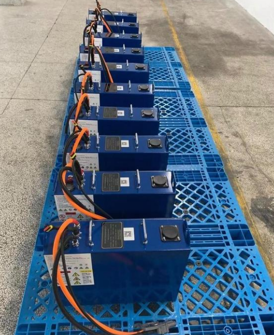 電動(dòng)叉車(chē)專(zhuān)用電池組.png 電動(dòng)叉車(chē)專(zhuān)用電池組.png